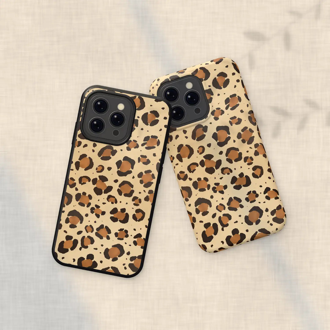 Vanilla leopard iPhone cases laid on linen – Dealer de Coque