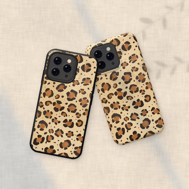 Vanilla leopard iPhone cases laid on linen – Dealer de Coque